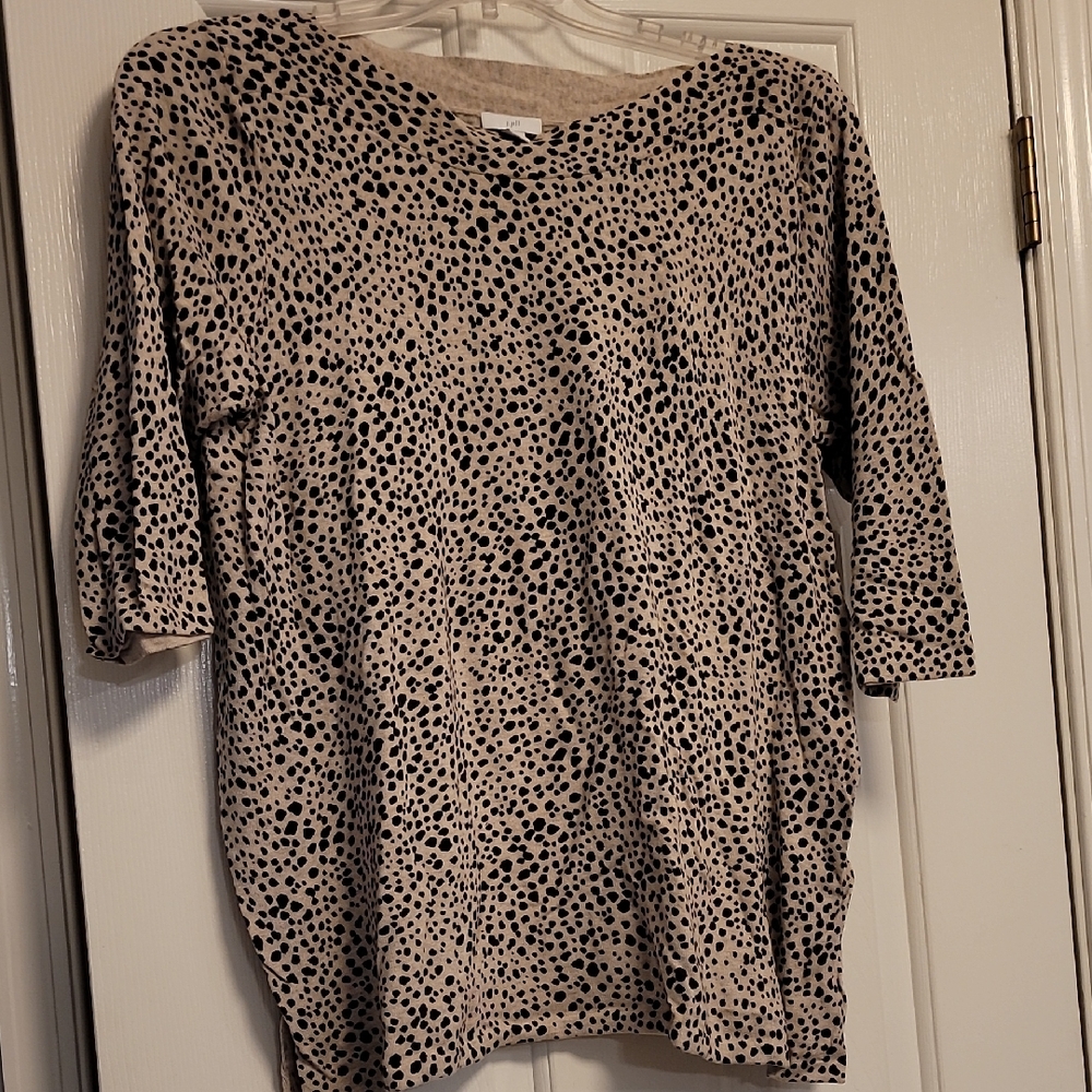 J. Jill Black and Tan Spotted Top Like New Boat Neck
